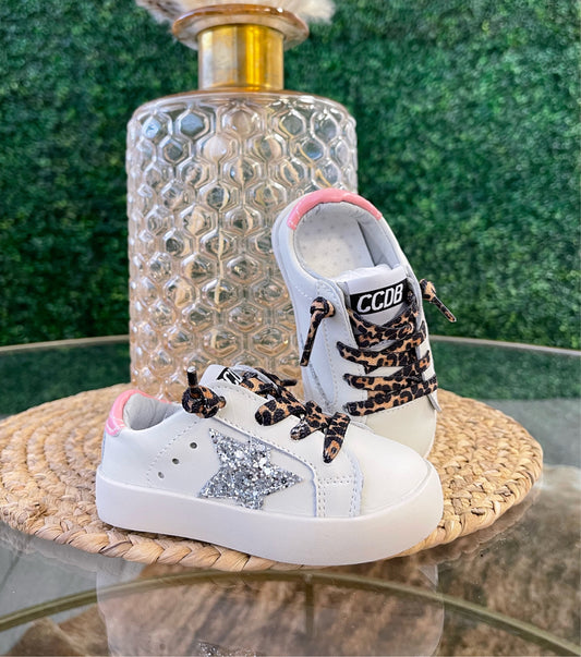 STAR SNEAKERS - SILVER W/ LEOPARD LACES