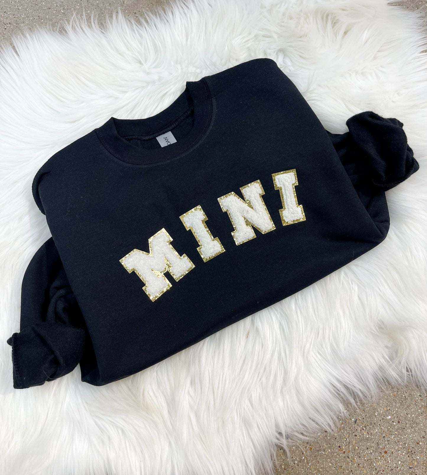 MINI PATCH SWEATSHIRT - WHITE ON BLACK