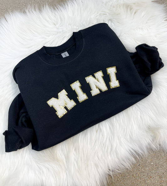MINI PATCH SWEATSHIRT - WHITE ON BLACK